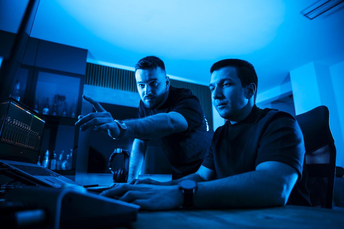 Karlo Tonković i Martin Trgovec-Greif u studiju