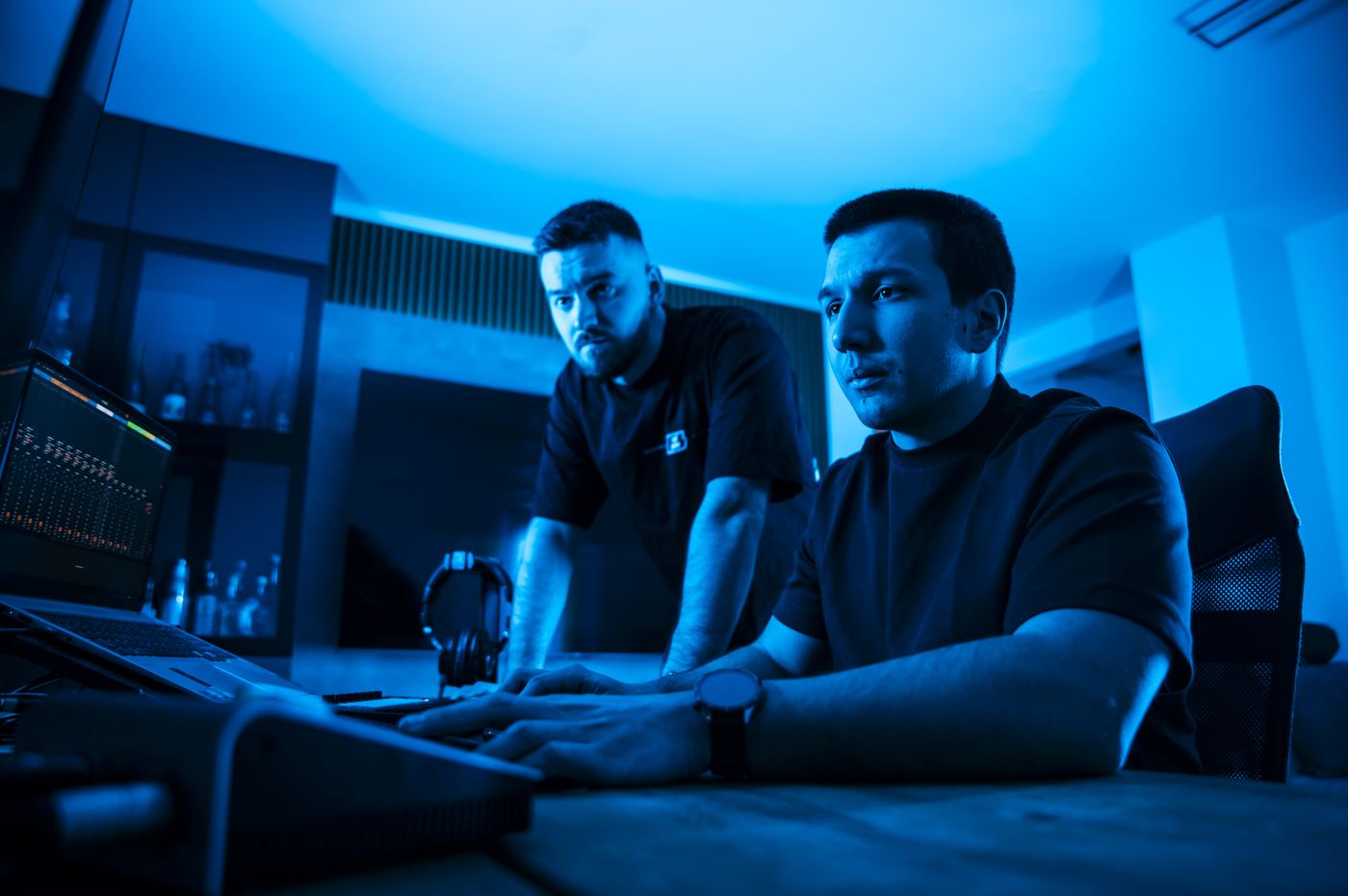 Karlo Tonković i Martin Trgovec-Greif u studiju
